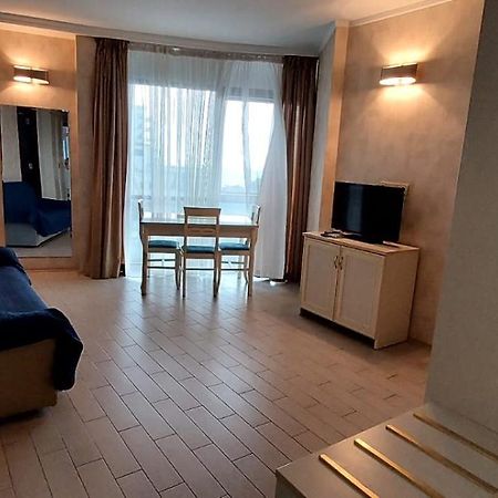 Aparthotel In Orbi Sea Towers Батуми Екстериор снимка