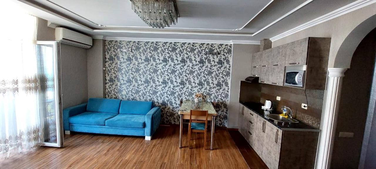 Aparthotel In Orbi Sea Towers Батуми Екстериор снимка