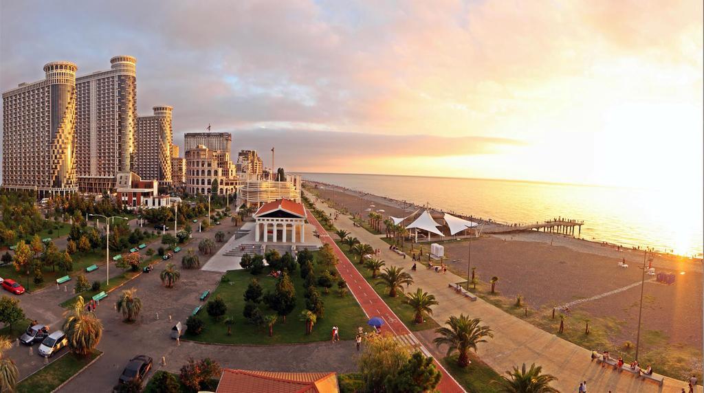 Aparthotel In Orbi Sea Towers Батуми Екстериор снимка