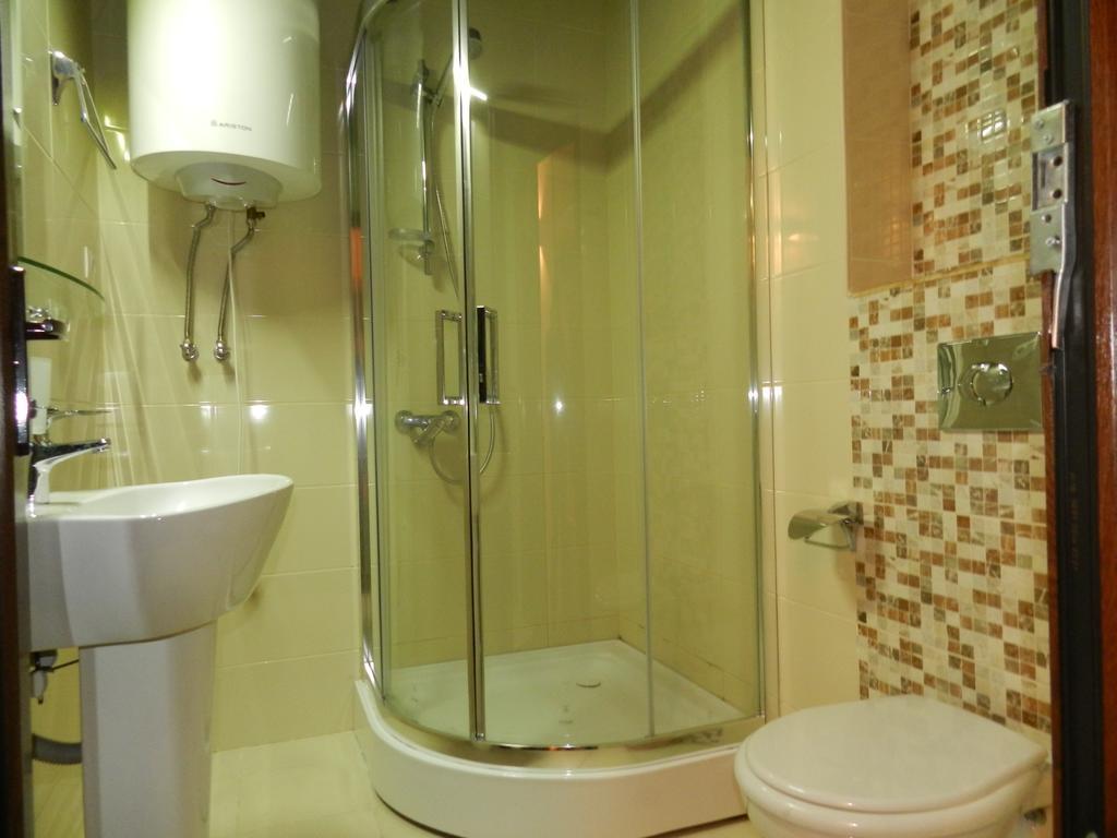 Aparthotel In Orbi Sea Towers Батуми Екстериор снимка