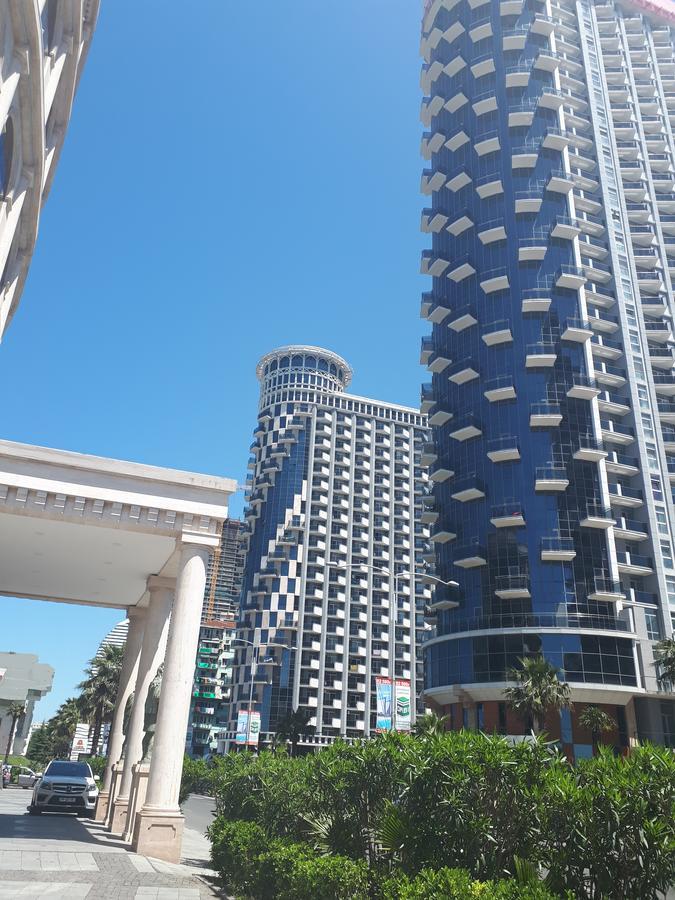 Aparthotel In Orbi Sea Towers Батуми Екстериор снимка